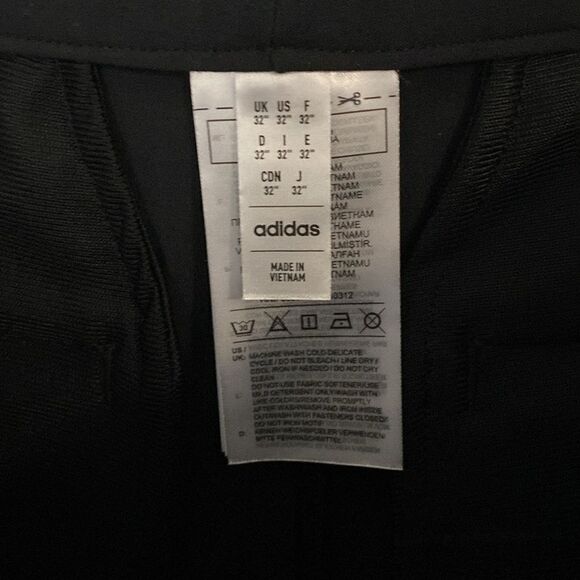 NWT- ADIDAS- 32” Nylon golf shorts-Size 32 - Picture 9 of 11